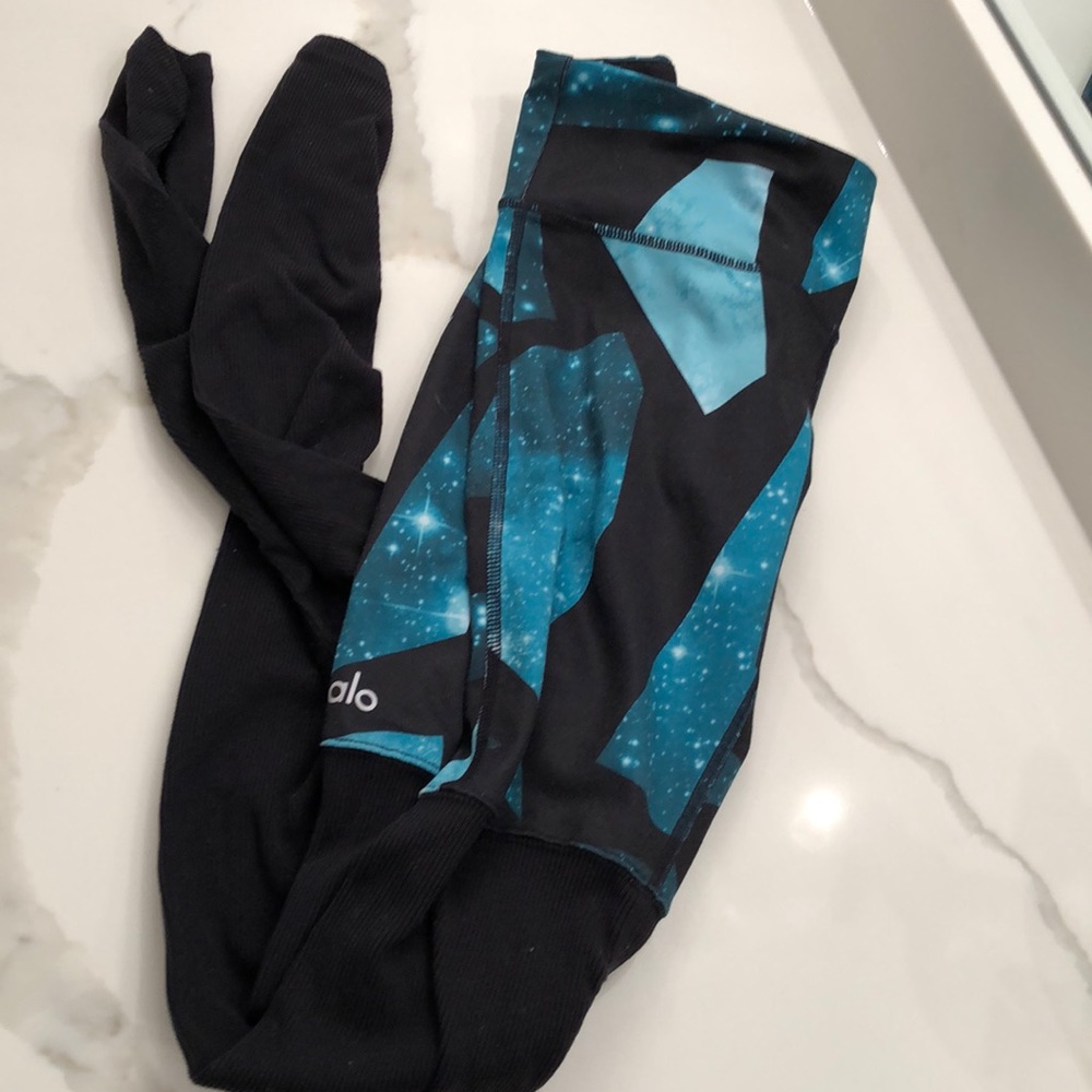 Alo Yoga Pants - Picture 2 of 2